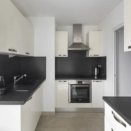 Appartement Centre Moderne Avec Terrasse Dinard